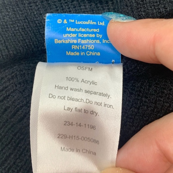 Star Wars Darth Vader Beanie Hat - Picture 4 of 4